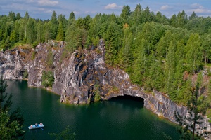 Мраморный каньон в Карелии